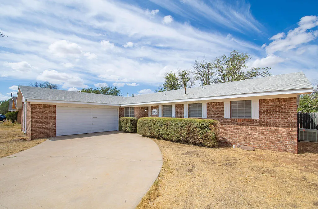 3 bed, 2.0 bath, 1622 sqft, $2,400 — Photo 4