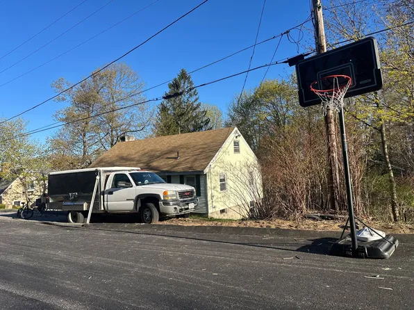 56 James St, Gardner, MA 01440