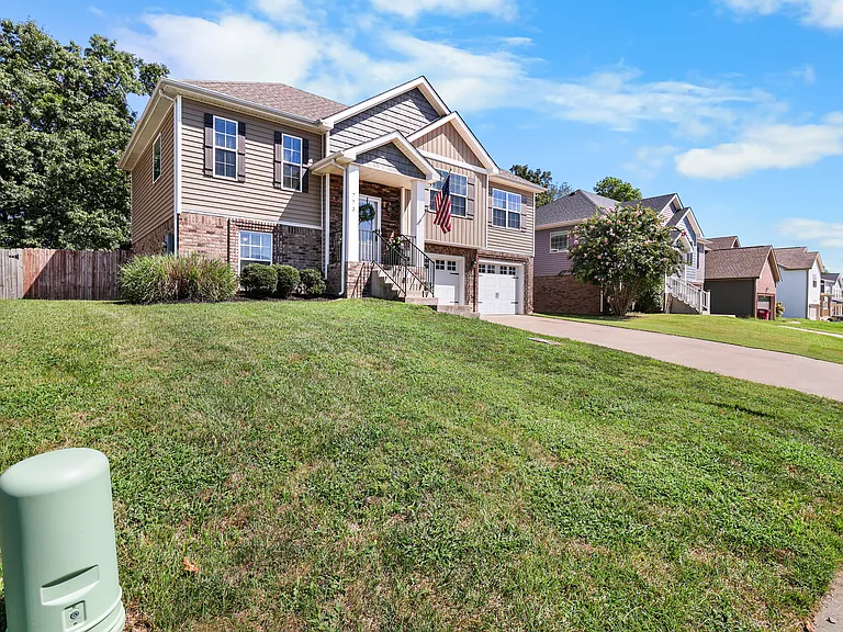 773 Banister Dr — Photo 3
