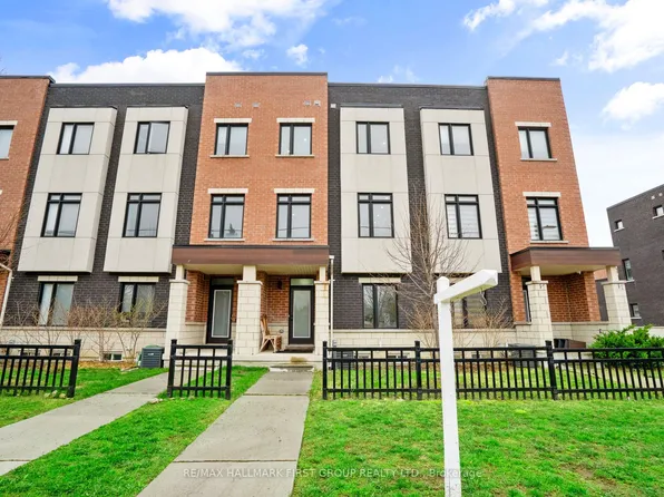 990 Kicking Horse Path, Oshawa, ON L1J 0B4