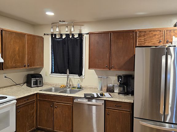 3rd image of 2630 W 7th St