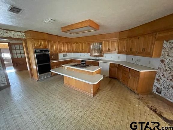 5th image of 15902 Regian Dr