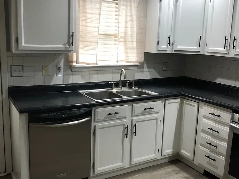 3330 Trafalgar Ct — Photo 6