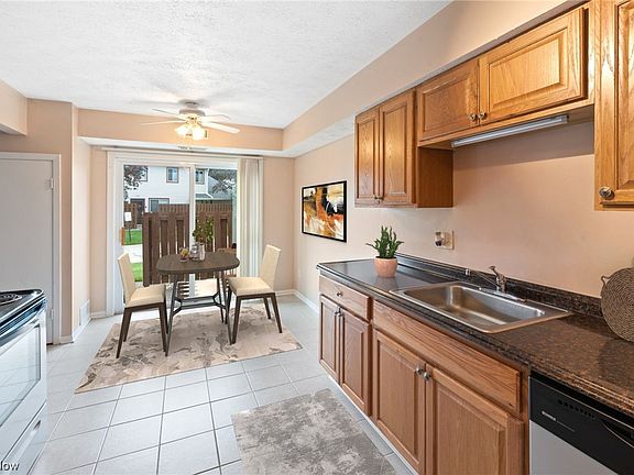 5th image of 4221 Maiden Ct
