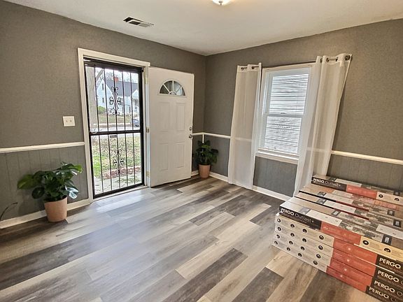 4th image of 3404 Powell Ave