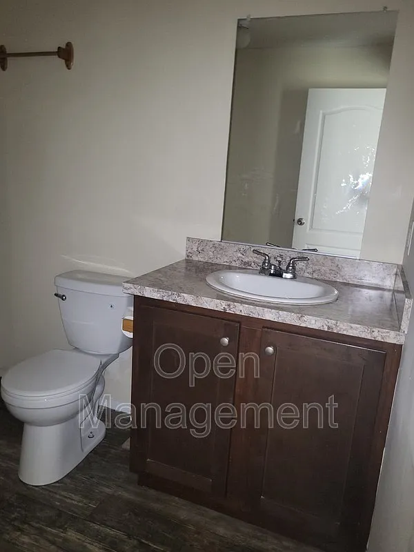 3 bed, 2.0 bath, 1056 sqft, $1,224 — Photo 4