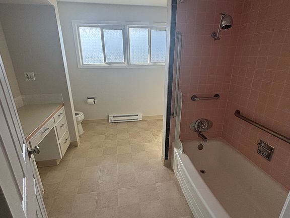 4th image of 130 NE Eads St