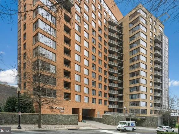 2001 15th St N APT 716, Arlington, VA 22201
