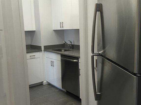 2nd image of 2500 Johnson Ave Ph 21