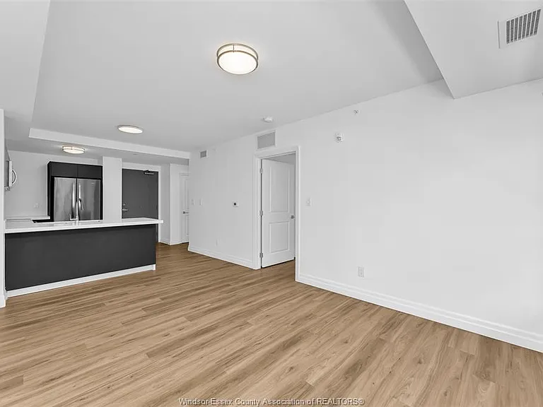 3290 Stella Cres — Photo 9