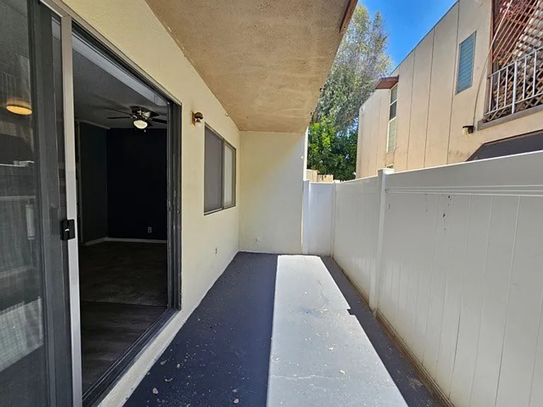 8601 BALBOA — Photo 9