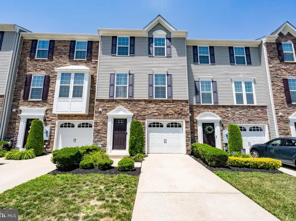 159 Village Green Ln, Sicklerville, NJ 08081