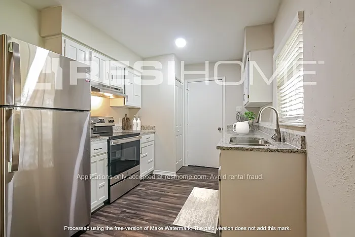 1003 Candlewick St — Photo 4