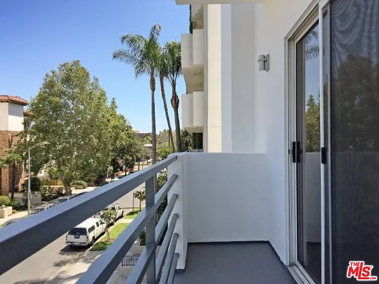 301 S Swall Dr #103 — Photo 10