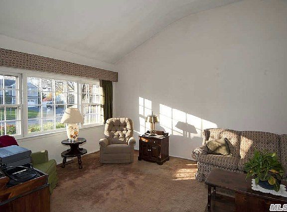 3rd image of 18 Buhl Ln
