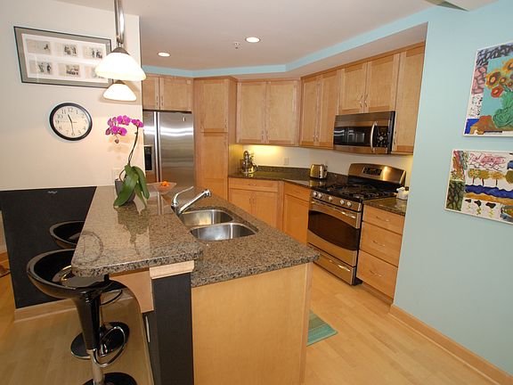 4th image of 123 W Washington Ave Unit 302