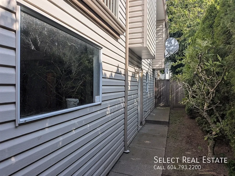5 bed, 2500 sqft, $3,950 — Photo 2