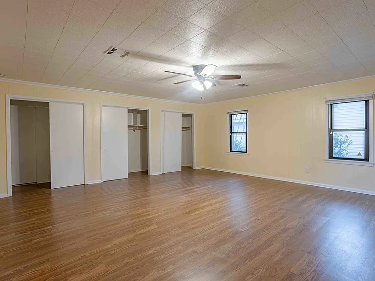 211 Lana Dr — Photo 12