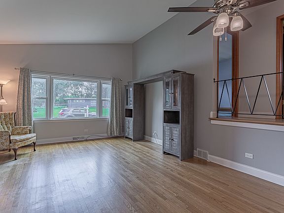 3rd image of 407 Forest Preserve Dr