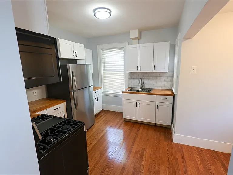 50 Thatcher St #2 — Photo 4