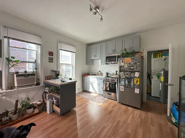 712 S 4th St #3, Philadelphia, PA 19147