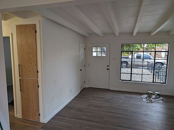 4th image of 1308 Thomas Dr