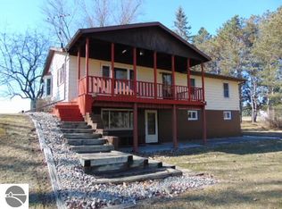 9182 Riverside Dr, Saint Louis, MI 48880