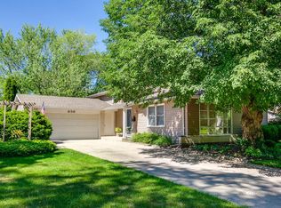 636 Downing Rd, Libertyville, IL 60048