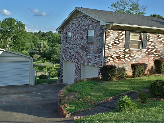 2nd image of 405 Navaho Dr