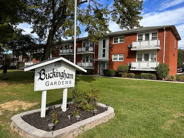 255 N Middletown Rd #13D — Photo 10