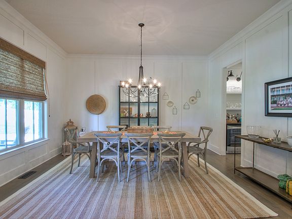 4th image of 213 Gilchrist South Cir