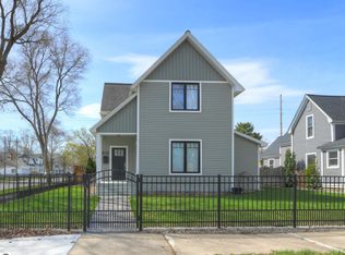 303 W 11th St, Traverse City, MI 49684