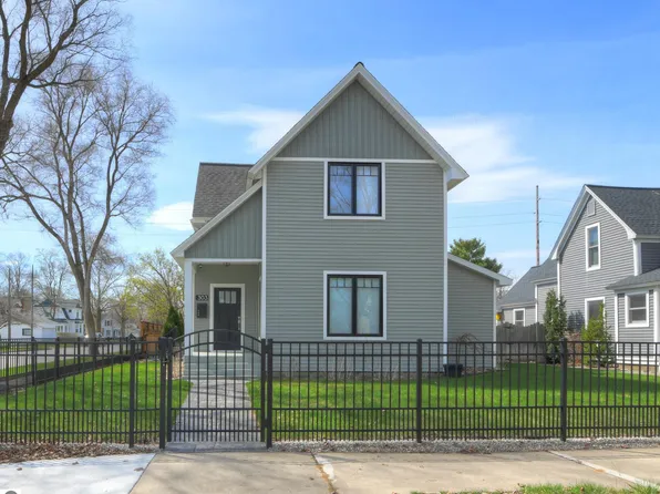 303 W 11th St, Traverse City, MI 49684