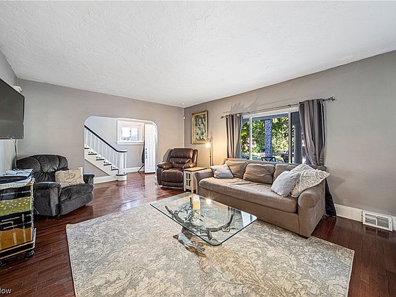 4th image of 3352 Euclid Heights Blvd