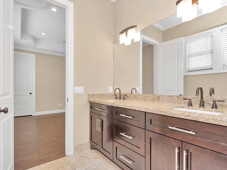 923 Doubletree Glen Dr — Photo 17