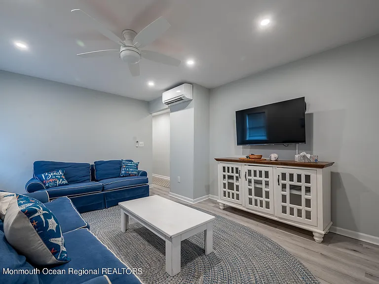 4 Washington Ave #4 — Photo 5