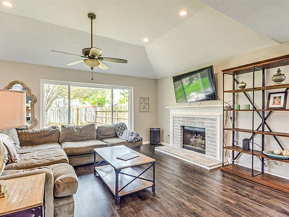 3rd image of 14523 Huntmont Dr