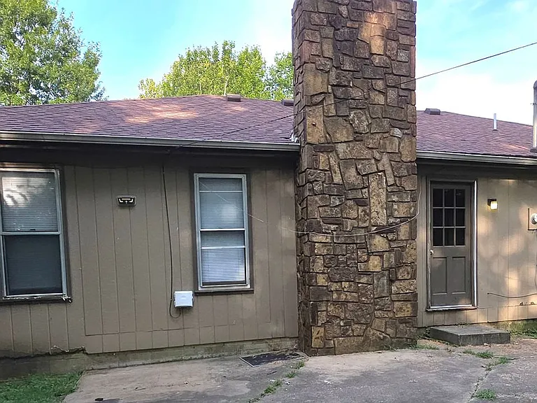 2542 S Regina Ave — Photo 10