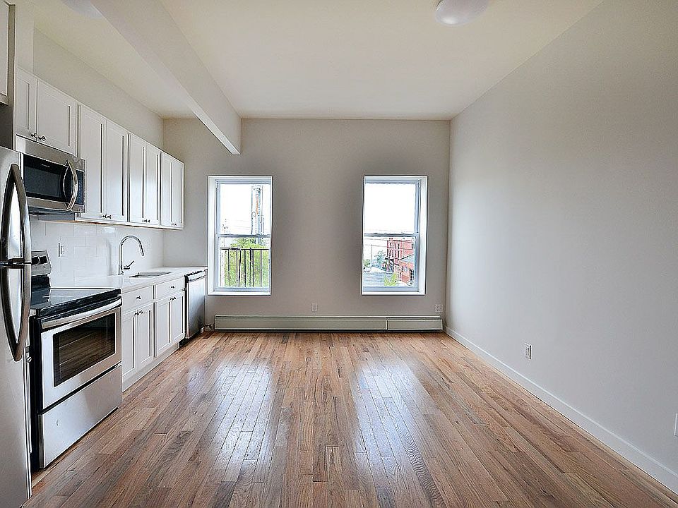 1st image of 315 Van Brunt St APT 4
