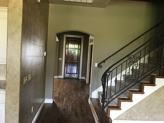 3rd image of 1808 E Woodland Cir