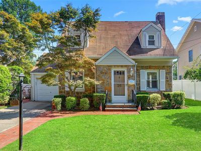 26 Mayflower Ave., Williston Park, NY, 11596