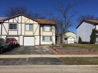 2188 Leeward Ln, Hanover Park, IL