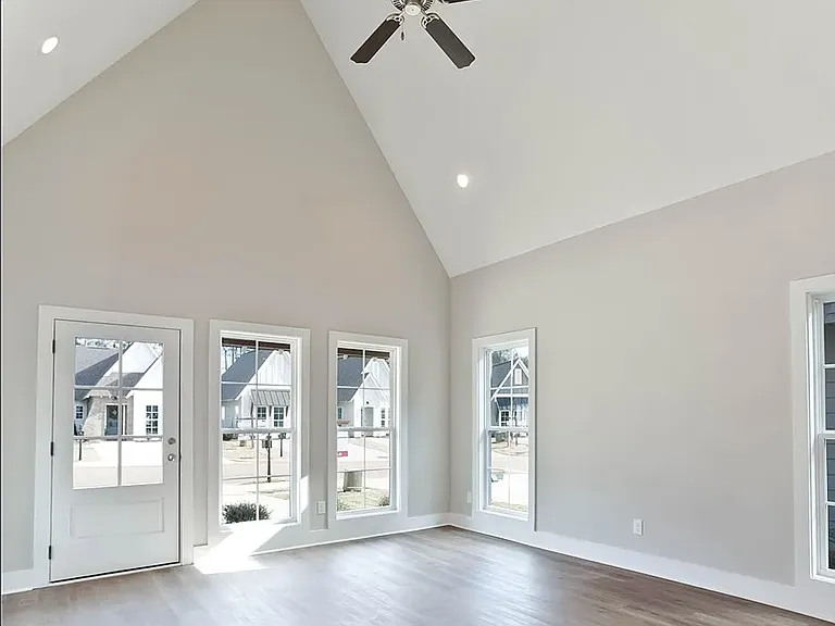 1073 Burrow Cir — Photo 4