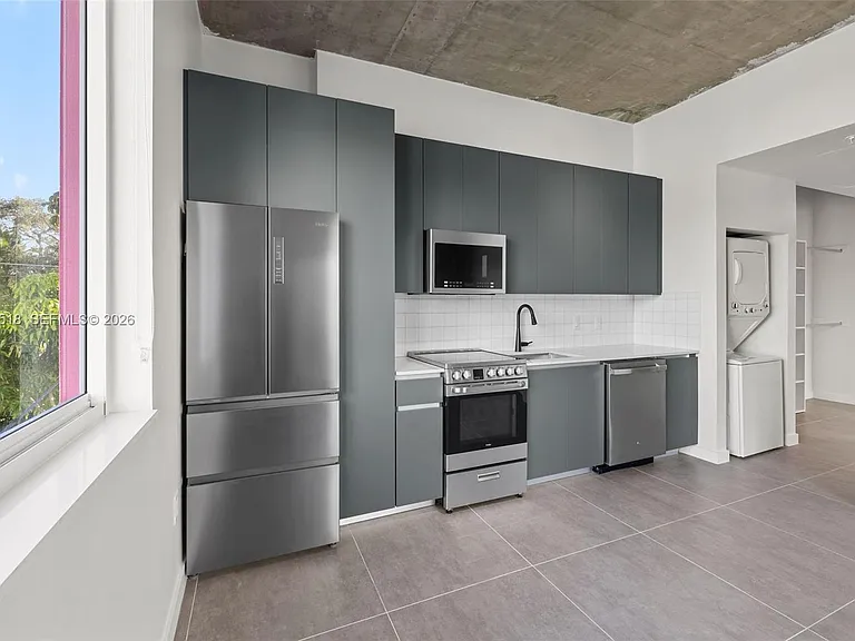 315 NW 32nd St #305 — Photo 17