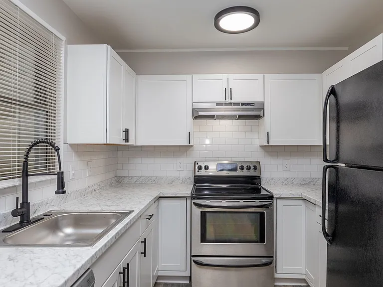 Whitfield Apartments — Photo 16
