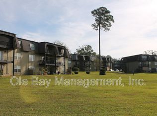 233 Riverbend Dr, Mobile, AL 36605