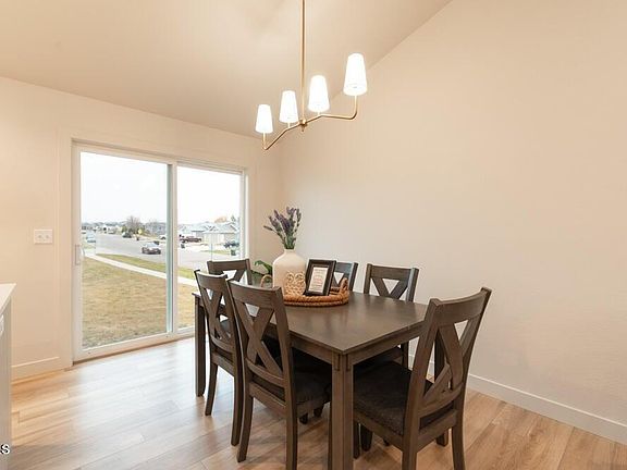 5th image of 4021 Amari Loop NW