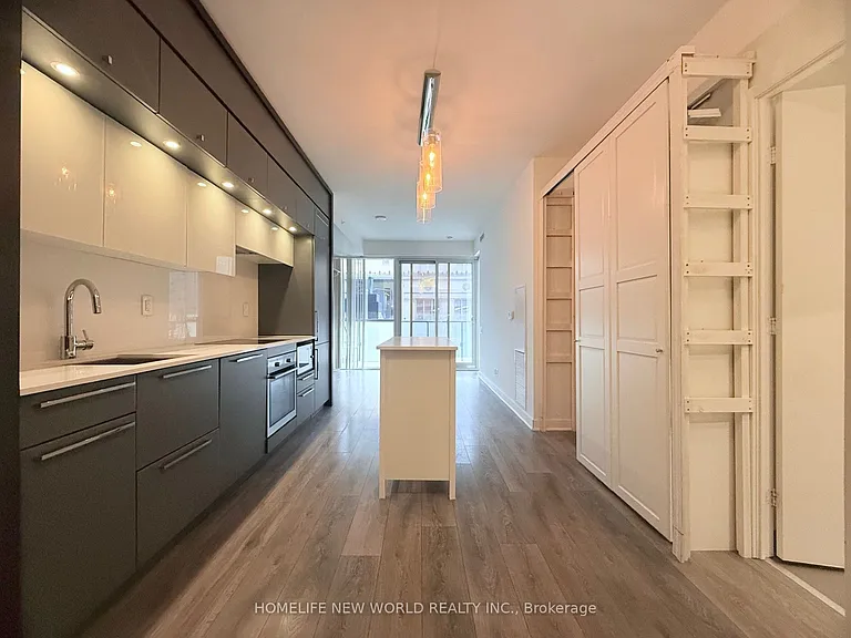 15 Grenville St #511 — Photo 3