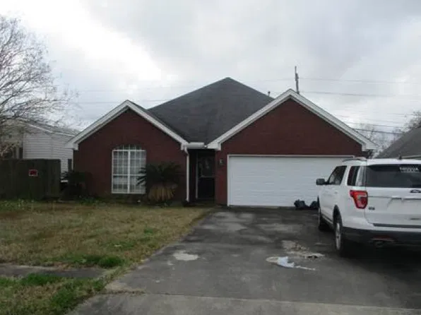 501 Lexington Dr, Port Neches, TX 77651
