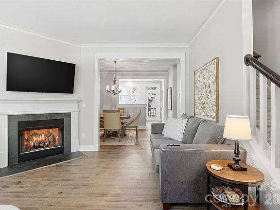 4th image of 9383 Founders St